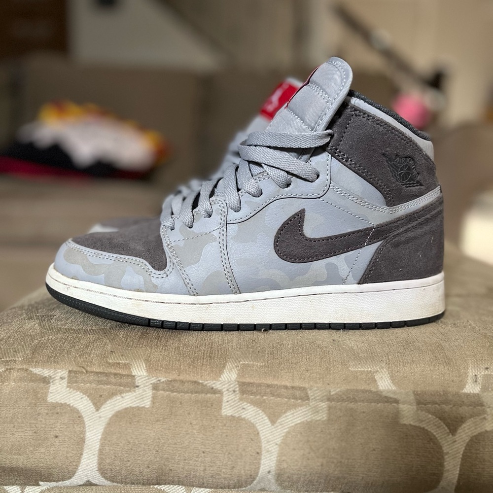 Jordan Retro 1 ‘Camo 3M Wolf Grey’ size 7y